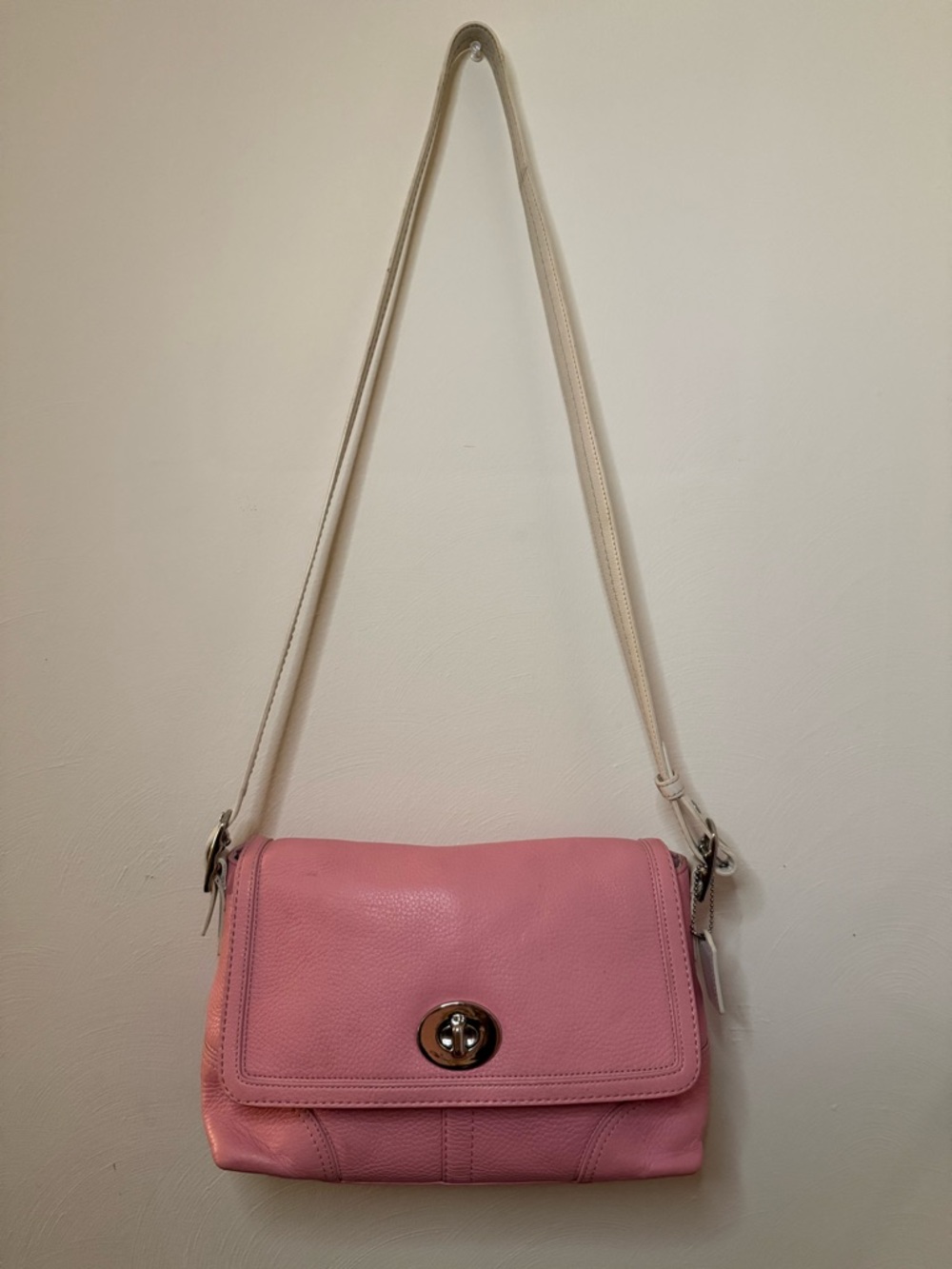 Vintage Coach Pink Pebbled Hamptons Turnlock Shoulder Bag